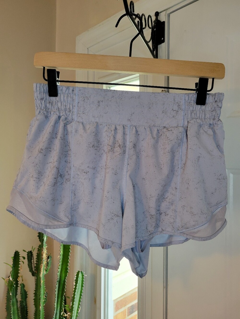 Lululemon Hotty Hot In Gravel Dust Pastel Blue Shorts, Size Womens 8